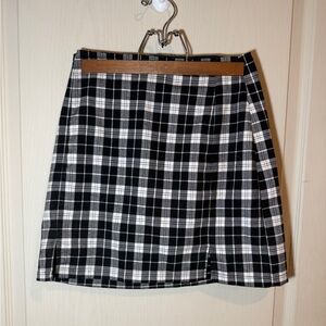 Brandy Melville Black and White Checkered Mini Skirt